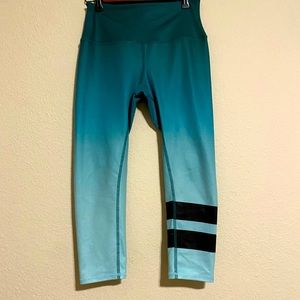 ALO Capris Size Small